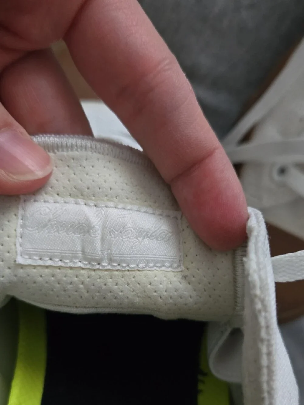 Converse white canvas